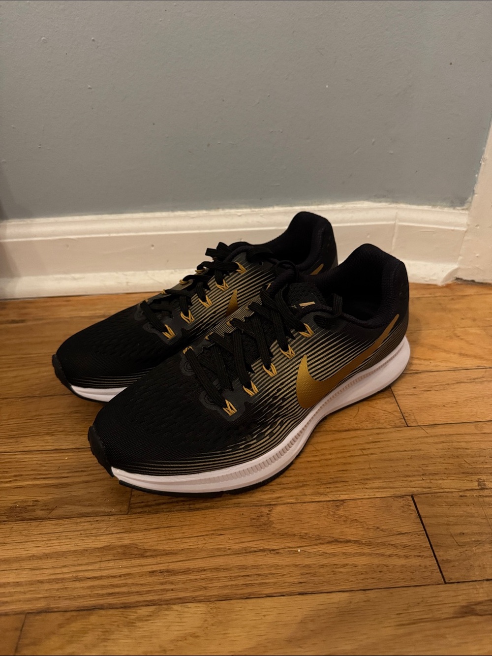 Nike Black and Gold Athletic Running Shoes